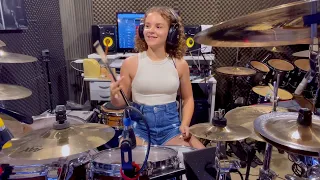 ANAHI SEMENTINO ROMÃO TOCANDO SMELLS LIKE TEEN SPIRIT - NIRVANA (DRUM COVER)