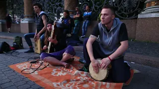 Bola Baja - Amazing Street Music Jam. Handpan, Hang, Sitar, Percussion. Drum and Bass