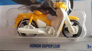 2022 HOT WHEELS HONDA SUPER CUB AMARILLO CON BLANCO HW MOTO 3/5