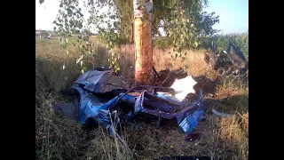 Разнесло в щепки: трое мужчин на "БМВ X5" попали в смертельное ДТП в Белгородской области