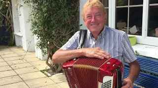 Irish Jig: FINBARR DWYER'S FAVOURITE on button accordion