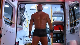 MadCap Moss regresa en ambulancia para Confrontar a Happy Corbin - WWE SmackDown Español: 03/06/2022