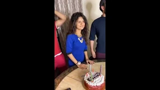 Avneet kaur birthday cake cutting | siddharth hugs avneet kaur | avneet kaur live midnight surprise