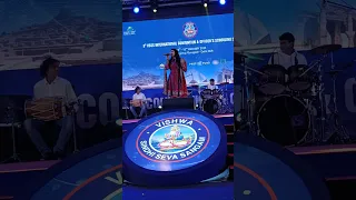 Mannara Chopra singing at a 5th (VSSS )VISHWA Sindhi Seva Sammelan international convention #mumbai