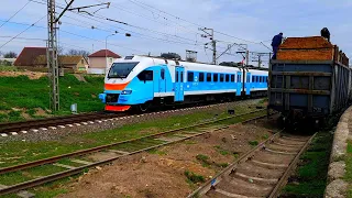 Электропоезд ЭП2Д-0115 следует по станции Евпатория-Товарная [КЖД 2021]