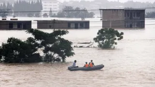 China are under water! Typhoon Sanba causing major damage in Zhanjiang, Guangdong