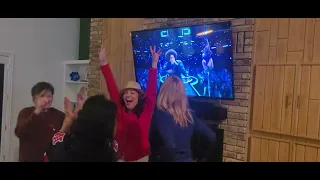 Usher's half time show got the girls to their feet! Superbowl LVIII Feb 11, 2024