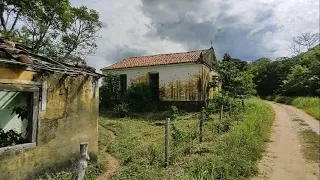 IGREJA ABANDONADA NA BEIRA DA ESTRADA, SERÁ QUE FOI LOUCURA MINHA SUBIR A ESCADARIA???