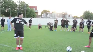 Diego Armando Maradona insegna le punizioni ai suoi calciatori 👉Maradona Skills & Goal