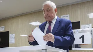 Николай Харитонов проголосовал на избирательном участке в Москве
