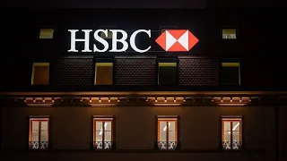 HSBC Cuts Some Bankers' Pay by 25% Ahead of Bonus Reform