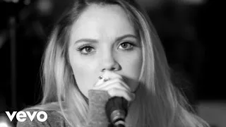 Danielle Bradbery - Me And My Broken Heart