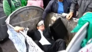 Ukrainian Politician Thrown into Trash: Pro-Yanukovych MP manhandled outside parliament