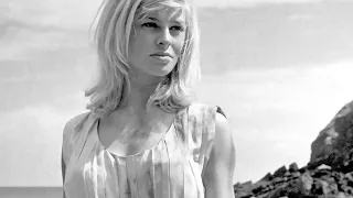 Tribute To Julie Christie: An Icon of The "Swinging Sixties"