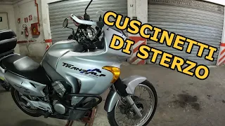 Sostituire i Cuscinetti di Sterzo - Honda TransAlp 650