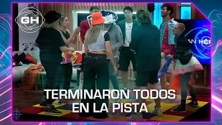 Después de limpiar toda la casa y bailar juntos, los jugadores recibieron su premio - Gran Hermano