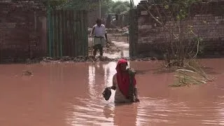 India-Pakistan floods kill over 400, thousands left stranded