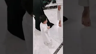 Ma sha Allah. cute baby performance Umrah. #Makkah