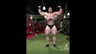 Derek Lunsford gym posing