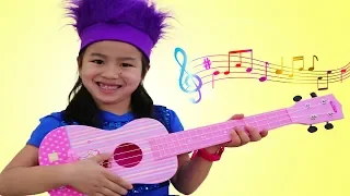 Jannie Pretend Play with CUTE Guitar Toy and Sing Kids Songs