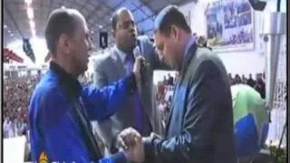 Pastor Adão Santos e Pr. Angelo Galvão profetizando pra Pr.Bruno Hassan