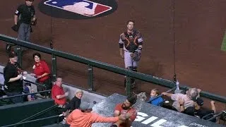 SF@ARI: Fan spills drink while another makes a catch