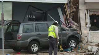 2 dead, 3 injured after car crashes into building, causing gas leak in Des Plaines