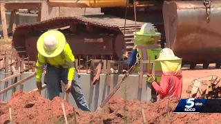 Construction projects continue despite scorching Oklahoma temperatures