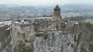 Kasteel Stara Lubovna andere hoek gefilmd