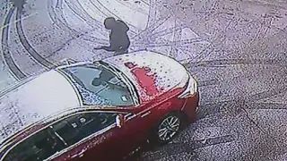 Video shows suspect steal, then crash car with child inside in Chicago