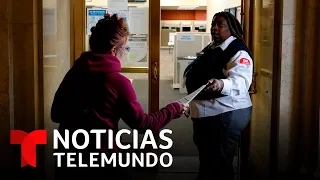 Me llegó mi permiso de trabajo, pero no mi seguro social, ¿es normal? | Noticias Telemundo