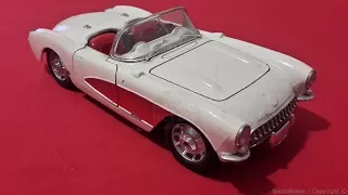 Auto Chevrolet Corvette 1957 Burago escala 1/24 Italy