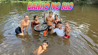 CATITOS TOMANDO BANHO NO RIO
