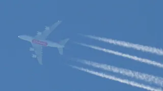 Emirates Airbus A380 contrails (Airbus test flight) over Berlin