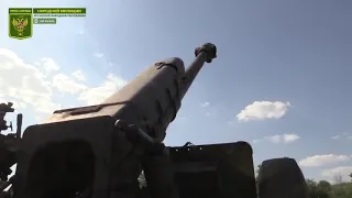 🚀 Гаубичная артиллерия НМ ЛНР уничтожает укрытую живую силу противника в районе Светлодарска.