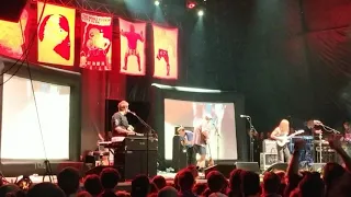 Mac DeMarco mentally unravels while playing Enter Sandman