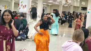 #teamnaach #nagada #kamariya Sumedha Bollywood flashmob in school, USA for international day