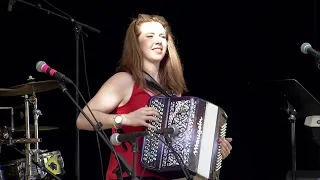 Anaïs BESSIERES et Sylvie NAUGES -"La Marche des Gaulois"