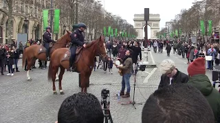 Youri Menna - Wherever You Will Go - The Calling avec la POLICE à cheval.