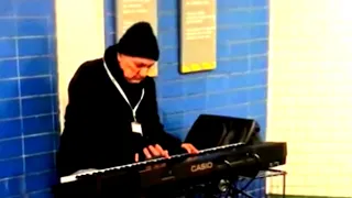 Уличный музыкант, Париж / Street Musician, Paris