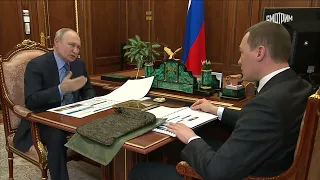 Владимир Путин провел рабочую встречу с губернатором Хабаровского края Михаилом Дегтяревым