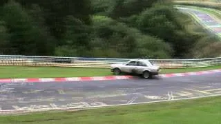 Nordschleife Nurburgring 13.08.11 BMW E30 Almost crash accident unfall.mpg