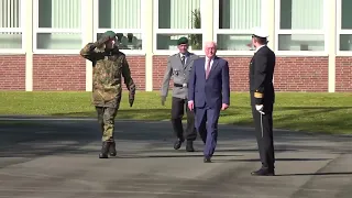 Empfang BP Steinmeier mit militärischen Ehren bei Panzergrenadierschule in Munster am 18.04.2024