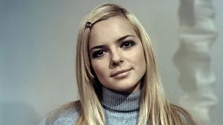 France Gall chante Poupée de cire, poupée de son, en 4 langues (4 language mix)