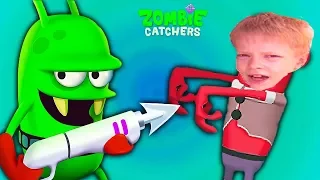 ЗОМБИ АТАКУЮТ ZOMBIE CATCHERS ОХОТИМСЯ НА ЗОМБИ — ЗОМБИ КЕТЧЕРС игра для детей брос шоу геймс 7+