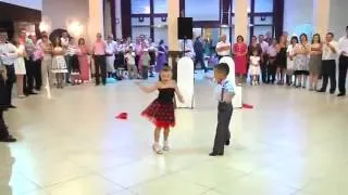 Малявка жгут...Лучший танец! =)