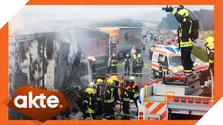 Horror-Crash auf der A9 - gibt es noch Hoffnung für den LKW Fahrer? | Akte | SAT.1
