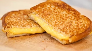 HOW TO MAKE A PERFECT GRILLED CHEESE SANDWICH...KINDA | Jennifer Fix