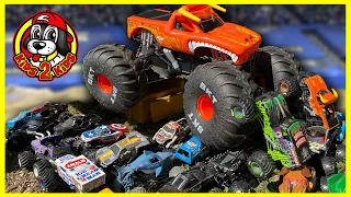 Monster Jam RC Monster Truck Toys Unboxing - MEGA El Toro Loco Vs. MEGA Grave Digger