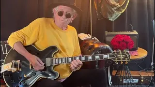 Keith Richards warming up with Chuck Berry before the Hyde Park concert  - The Rolling Stones 2022